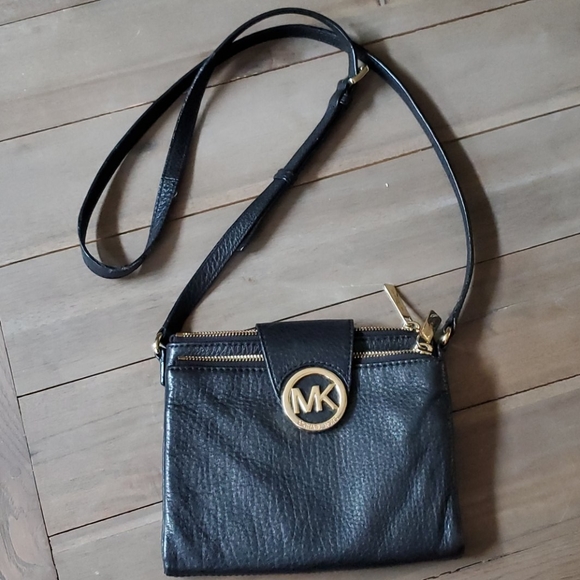 Michael Kors Fulton  Pebbled Leather Crossbody - Picture 1 of 8